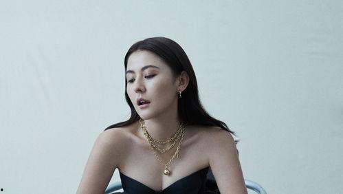 明星网红吊坠是谁,揭秘明星网红吊坠背后的神秘故事