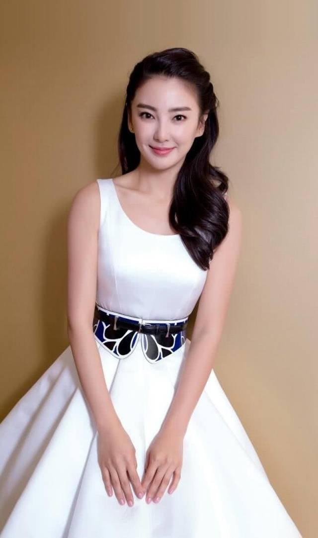 完美身材女明星网红照片,网红女明星的健身秘诀与美丽瞬间