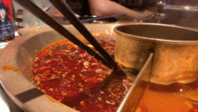 明星网红在重庆吃火锅,明星网红重庆打卡，美食之旅尽享麻辣风情