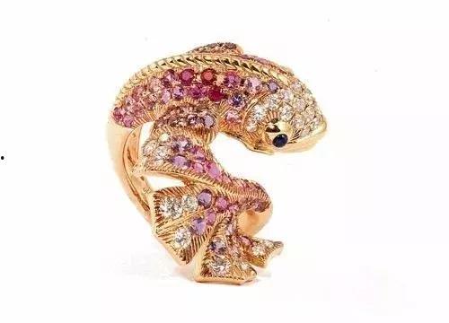 明星网红戴黄金首饰,明星网红戴黄金首饰的时尚演绎