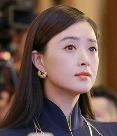 明星网红戴黄金首饰,明星网红戴黄金首饰的时尚演绎