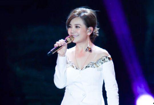 新闻明星网红有哪些名字,盘点当下热门新闻明星与网红名字