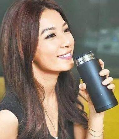 明星网红小型保温杯,明星同款，时尚保温两不误”