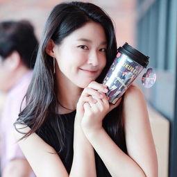 明星网红小型保温杯,明星同款，时尚保温两不误”