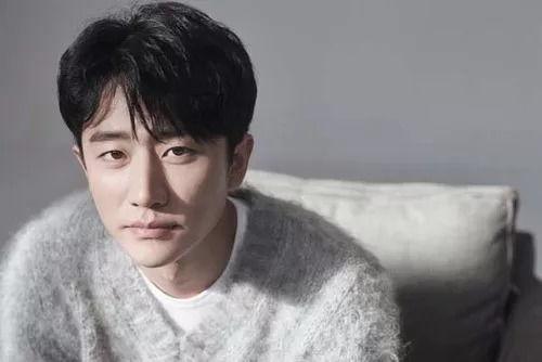 封镜的明星网红叫什么,揭秘网络红人的幕后故事