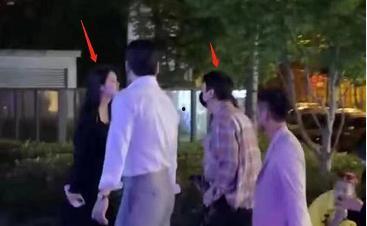 酒吧明星网红大佬是谁,揭秘网红大佬背后的传奇故事