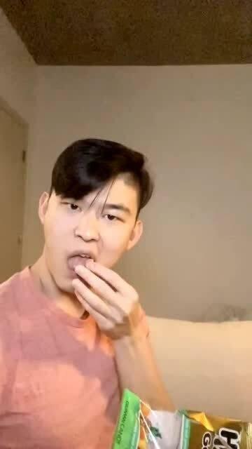 小伙子和明星网红,小伙与明星网红的跨界传奇之旅”