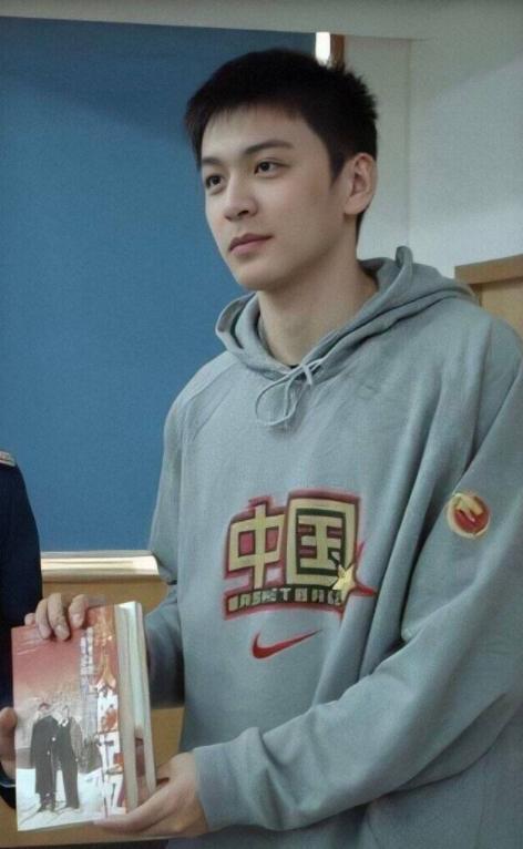 狮子男明星网红是谁,揭秘娱乐圈的“狮王”魅力