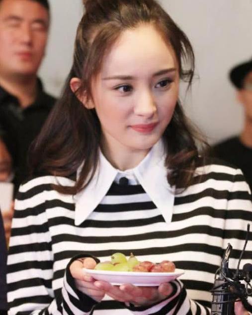 吃饭时偶遇明星网红,意外邂逅明星网红的温馨瞬间