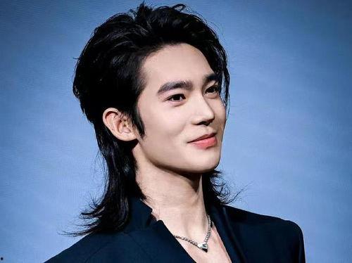 最近爆火的明星网红,揭秘近期爆火明星网红的崛起之路