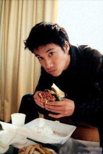 爱吃汉堡的明星网红小生,“汉堡控明星网红小生的美食之旅揭秘”